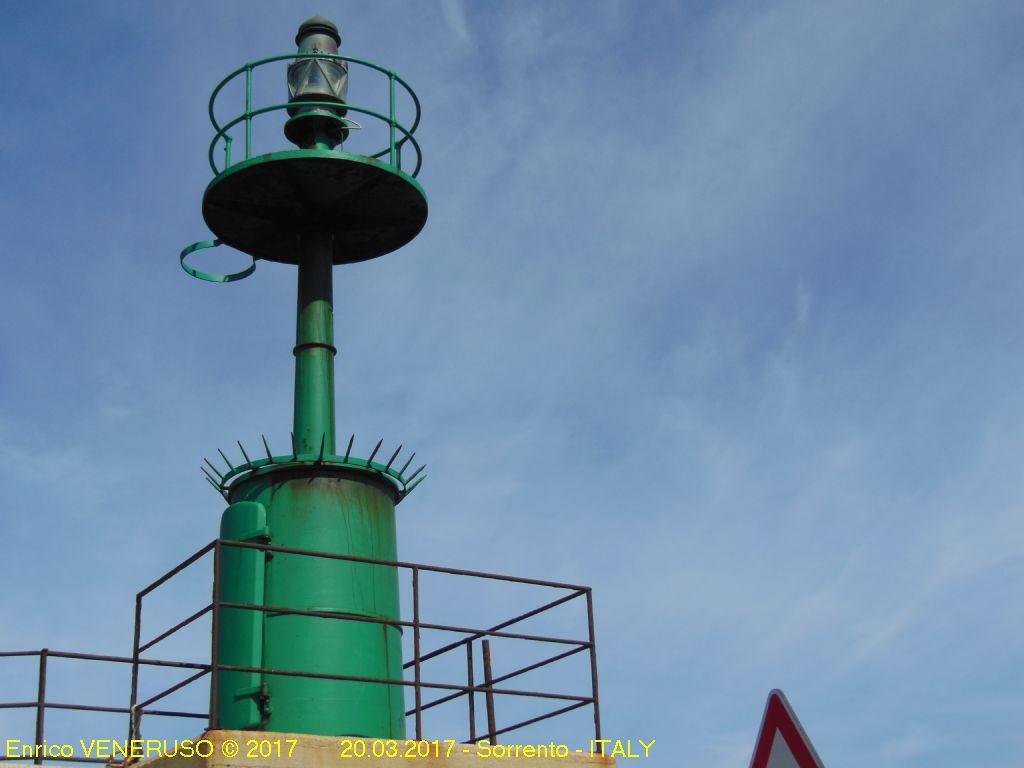 59 - Fanale verde ( Porto di Sorrentoi - ITALIA)  Green  lantern of the Sorrentoi harbour  - ITALY.jpg